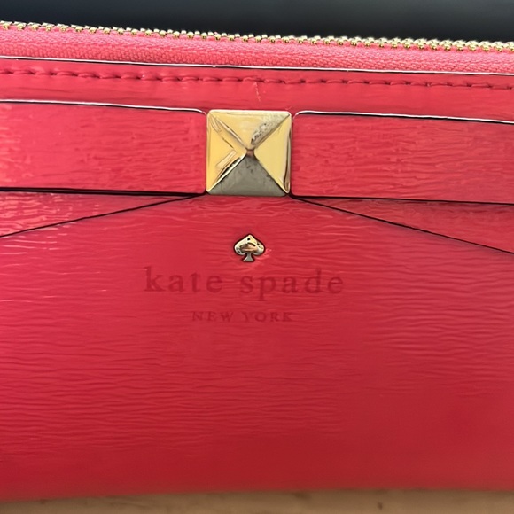Kate Spade Patent Leather Hot Pink Wallet With Bow - Picture 4 of 6